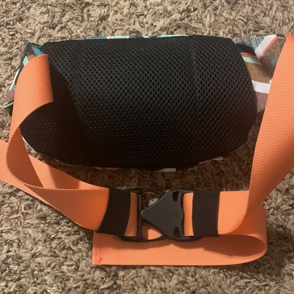 KAVU Coastal Blocks Spectator Bag - Picture 4 of 4